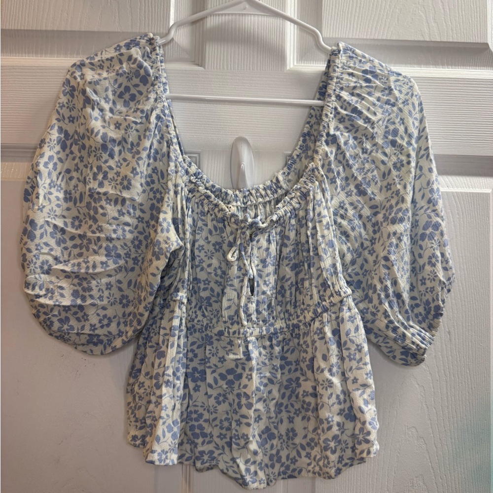 Billabong Cream and Blue Floral Peasant Blouse